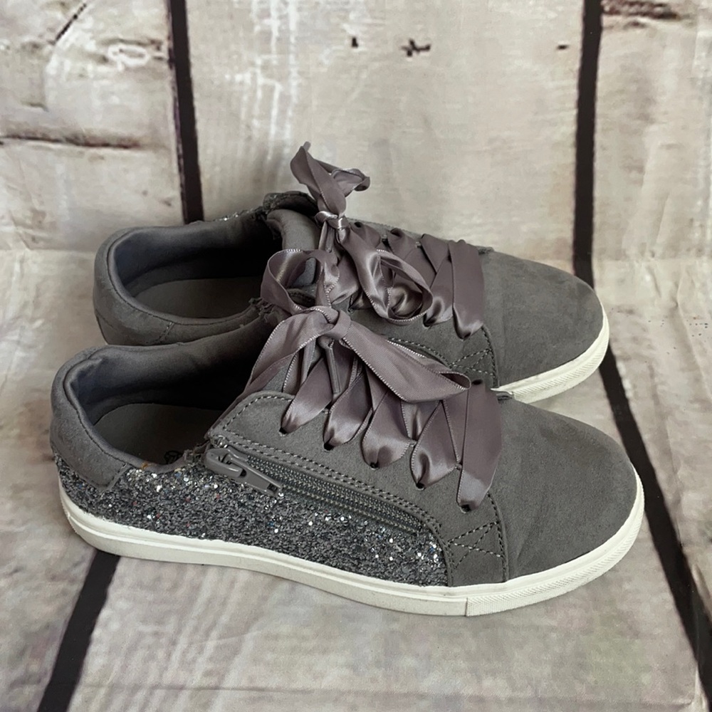 Brash sparkle sneakers in size 1.5